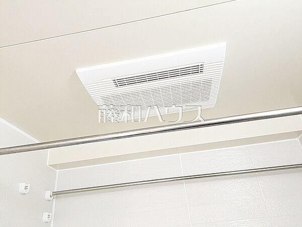 浴室乾燥機　【クリオ鶴瀬壱番館】 雨の日の強い味方！浴室換気乾燥機付きユニットバスで洗濯物が乾かせます。