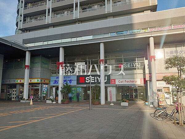 西友国領店 (620m)