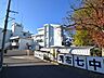 周辺：調布市立第七中学校 (690m)