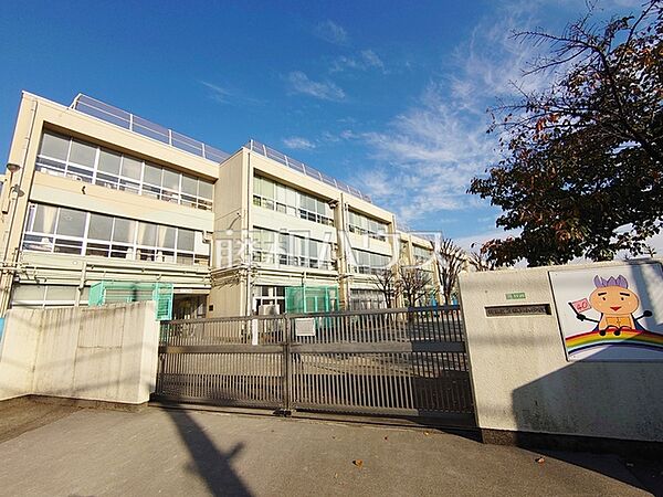 練馬区立橋戸小学校 (460m)