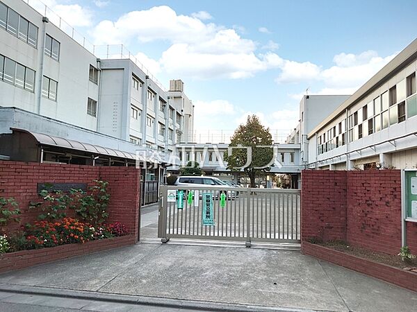 練馬区立三原台中学校 (960m)