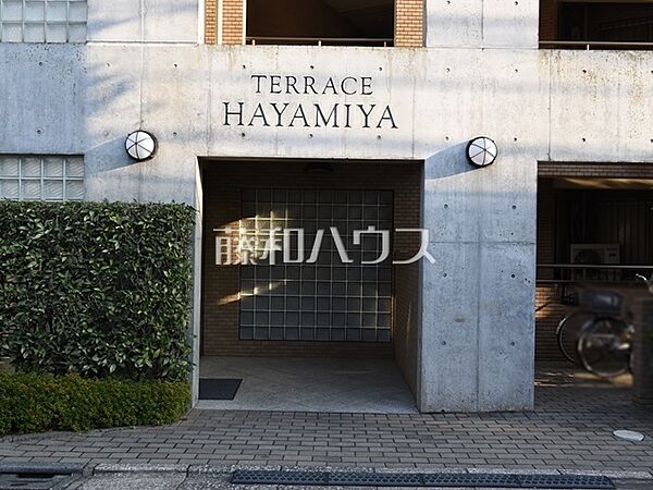 エントランス　【テラス早宮】