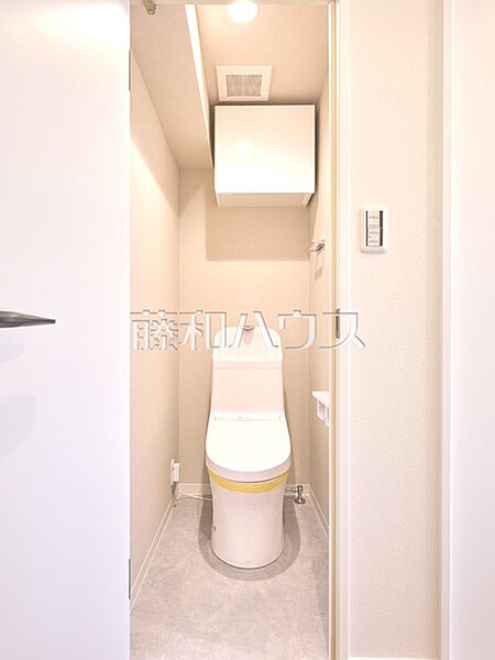 ≪トイレ≫トイレにはウォシュレットと収納完備！　【府中武蔵野オリエントコート】