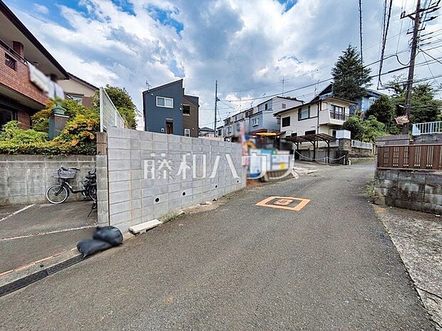接道状況および現場風景　【所沢市大字山口】 平日のご案内も可能です。まずはお気軽にお問合せ下さいませ。