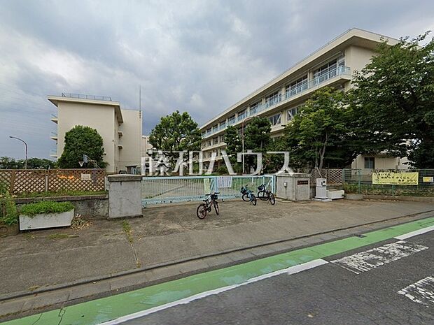 所沢市立泉小学校 (820m)