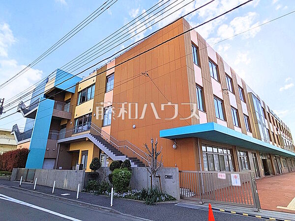 三鷹市立第三小学校 (610m)
