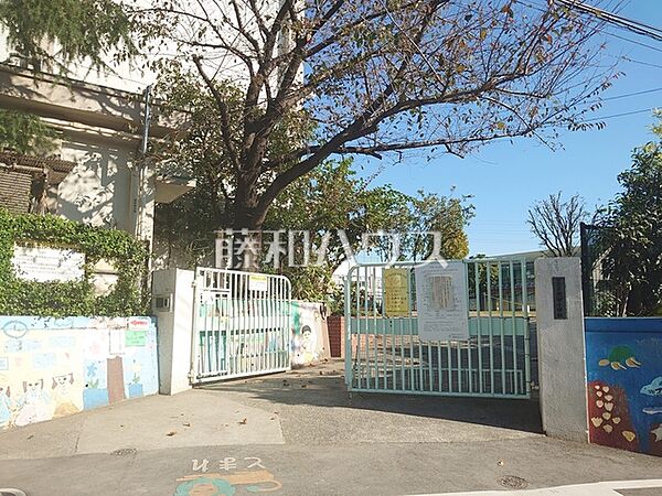 杉並区立東田小学校 (600m)