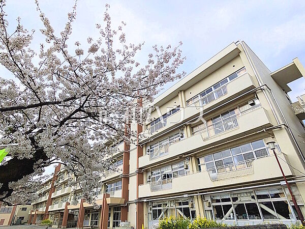 調布市立上ノ原小学校 (450m)