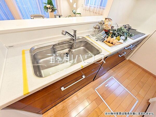 キッチン　【八王子市堀之内】 使いやすくスタイリッシュなシステムキッチンには、毎日お使いになる方の視点が存分に活かされています。　