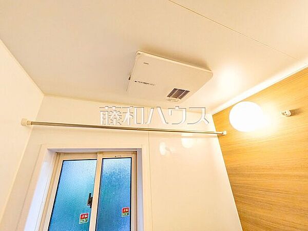 浴室乾燥機(浴室内上部) 雨の日の強い味方！浴室換気乾燥機付きユニットバスで洗濯物が乾かせます