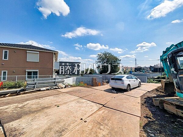 現場風景【東久留米市新川町1丁目】 建物のプレゼンをさせていただきますので、実際の完成イメージを思い描いていただくことができます。お気軽にお問合せ下さい。