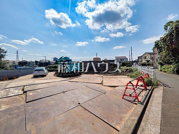 現場風景【東久留米市新川町1丁目】 物件の事、諸費用の事など、小さな疑問もお気軽にご連絡・ご相談下さい