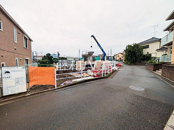 接道状況および現場風景　【東久留米市新川町1丁目】土日祝はもちろん、平日のご案内も可能です。まずはお気軽にお問合せ下さいませ