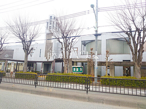 八王子市由木中央市民センター図書館 (760m)