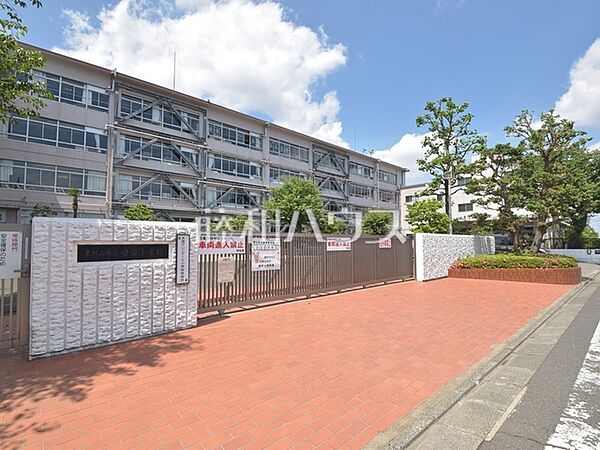 東村山市立回田小学校 (730m)