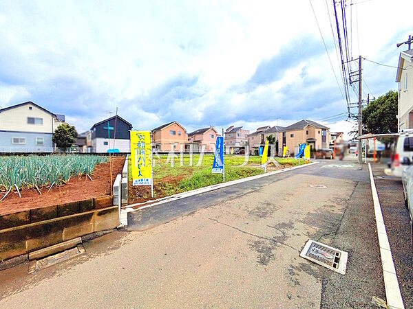 接道状況および現場風景　【清瀬市竹丘3丁目】 見学はしたいけど、なかなか時間が取れない・・・そんな方に出勤前や仕事終わりにマイホームを見学できるサポートをいたします。
