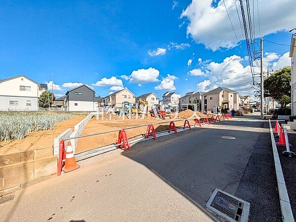 接道状況および現場風景　【清瀬市竹丘3丁目】 見学はしたいけど、なかなか時間が取れない・・・そんな方に出勤前や仕事終わりにマイホームを見学できるサポートをいたします。