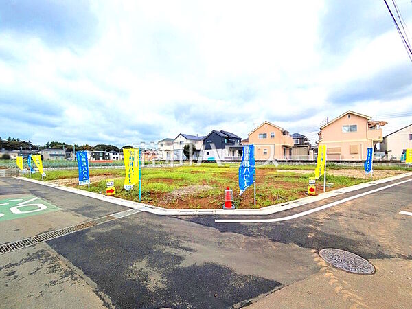 接道状況および現場風景　【清瀬市竹丘3丁目】 見学はしたいけど、なかなか時間が取れない・・・そんな方に出勤前や仕事終わりにマイホームを見学できるサポートをいたします。