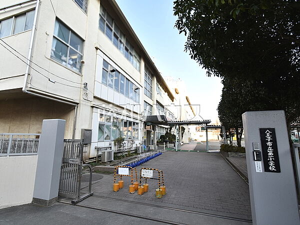 八王子市立第一小学校 (450m)