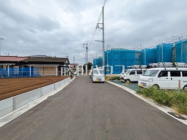接道状況および現場風景 【清瀬市下宿2丁目】 順調に工事が進んでいます。実際の街並みの様子が段々見えて参りました。ぜひ実際に現地をご見学下さいませ。