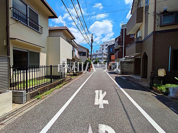 接道状況および現場風景(現況：古屋有)　【中野区新井4丁目】