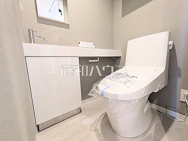 ≪トイレ≫温水洗浄便機能付きトイレで清潔にご使用いただけます。【レクセルマンション府中】