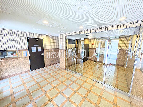 ≪エントランス≫住まう方をやさしく出迎えるエントランス　【レクセルマンション府中】