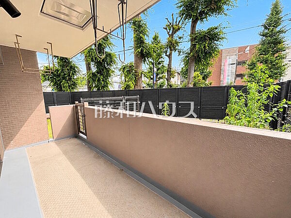 バルコニー　【ライオンズマンション小平美園町】南西向き角部屋につき日当たり良好・開放感あり