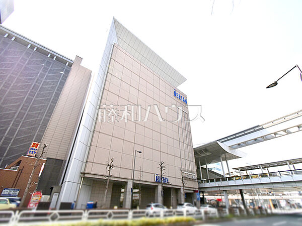 伊勢丹 立川店 (930m)