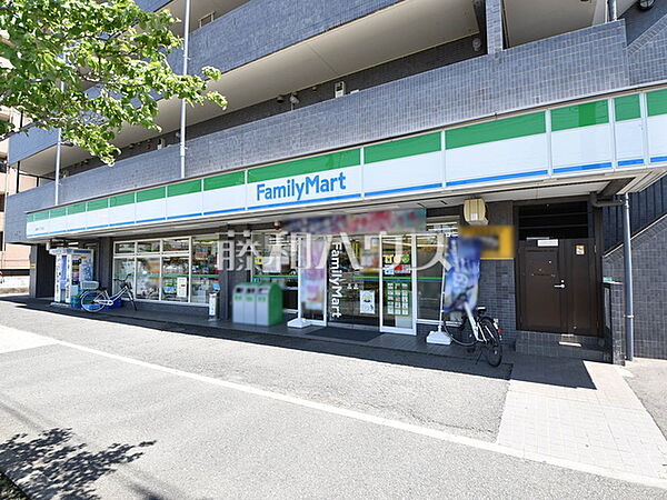 ファミリーマート 東野川二丁目店 (810m)