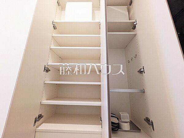 収納　【プレシス豊田レジデンス】大容量のシューズボックスはたくさんある靴を収納でき、玄関をスッキリ綺麗な空間に保てます