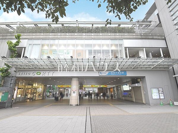 成城学園前駅 (1610m)