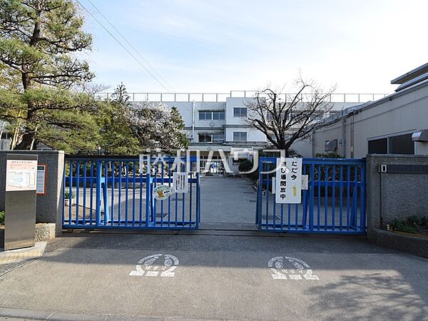 世田谷区立喜多見小学校 (550m)