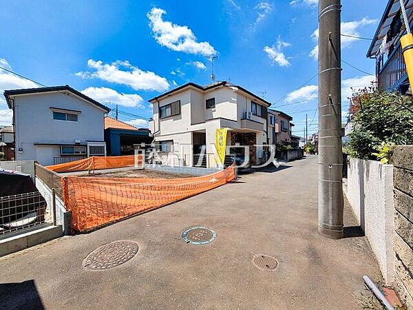 接道状況および現場風景　【東久留米市金山町2丁目】東南道路・北側南側4ｍ通路のため陽当り・通風良好♪