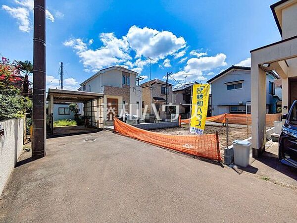 接道状況および現場風景　【東久留米市金山町2丁目】周辺環境はもちろん、日当たりなど営業担当がご案内いたしますので、お気軽にお問い合わせください