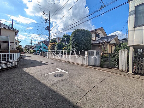 接道状況および現場風景(現況：古屋有)　【東大和市新堀3丁目】