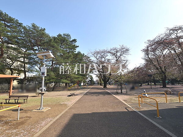 雷塚公園 (880m)