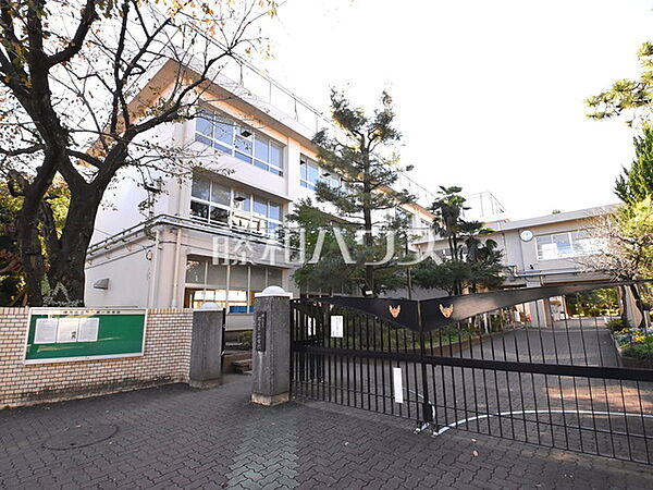 練馬区立開進第一中学校 (870m)