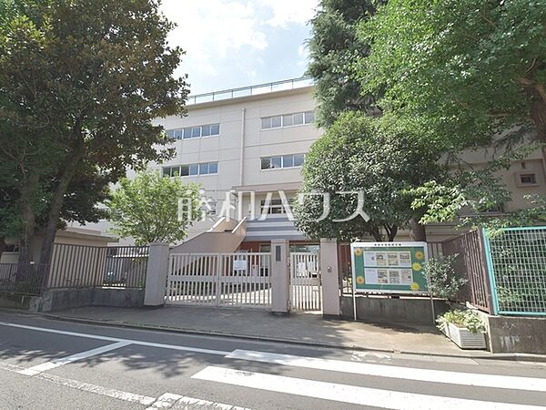 杉並区立西宮中学校 (990m)