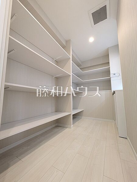 洗面室の棚収納　【長峰杜の3番街1号棟】