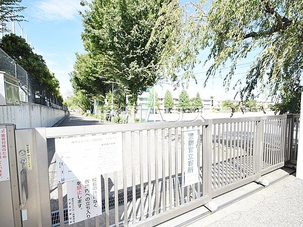 練馬区立大泉学園桜小学校 (810m)