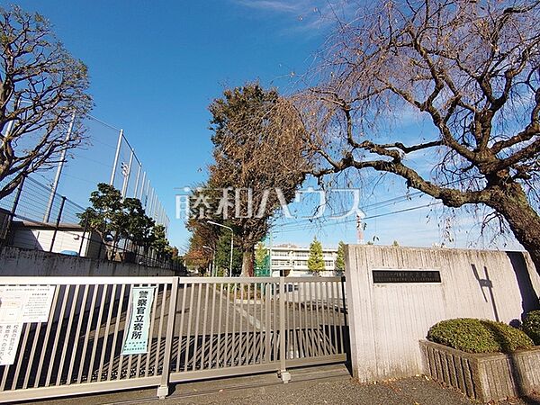 練馬区立大泉学園桜中学校 (340m)