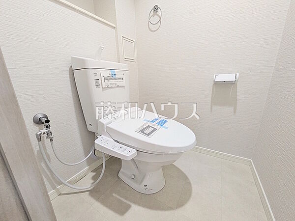 ≪トイレ≫温水洗浄便機能付きトイレで清潔にご使用いただけます。　【コスモ永山】