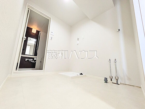 ≪洗面室・浴室≫浴室は換気・乾燥・暖房機付きで、入浴前も入浴後も快適です。【コスモ永山】