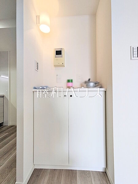 ≪収納≫各部屋収納に加え、廊下などに多数収納があるため整理整頓に役立ちます。 【コスモ永山】