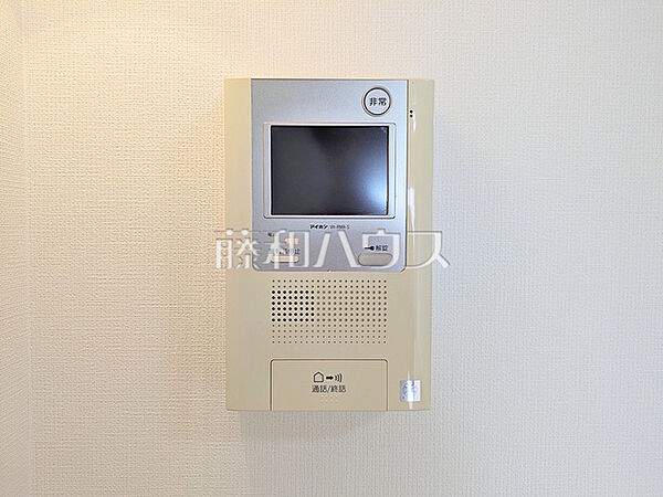 防犯に役立つTVモニター付インターフォン 訪問者がわかるTVモニター付インターホンは、お子様のお留守番にも活躍するかも？！
