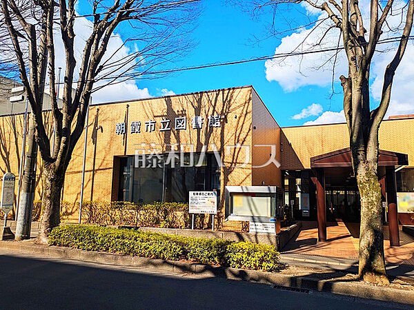 朝霞市立図書館　本館 (850m)