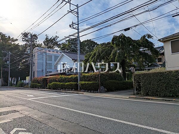 接道状況および現場風景(現況：古屋有)　【小平市小川町1丁目】