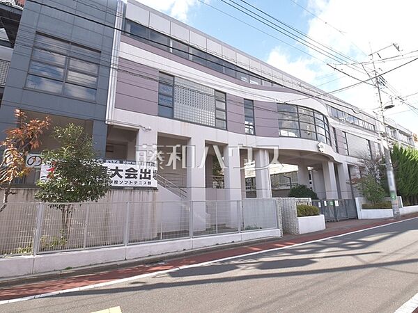 杉並区立高南中学校 (810m)