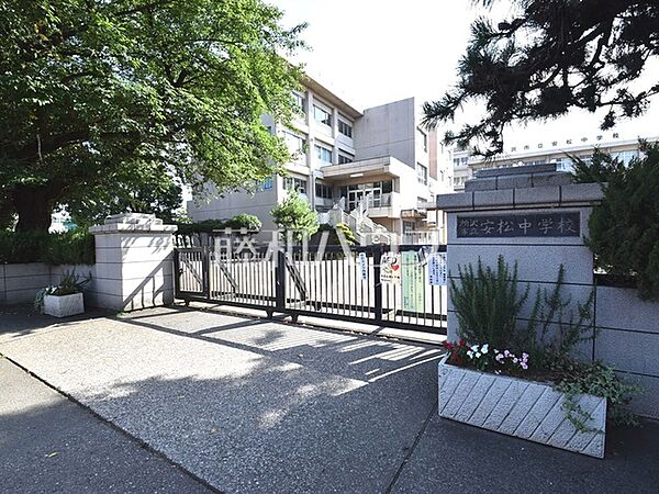 所沢市立安松中学校 (1750m)
